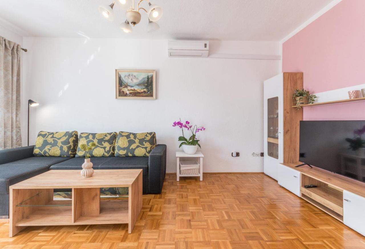 Mustel Travel Apartments スヴェティ・ペタル エクステリア 写真