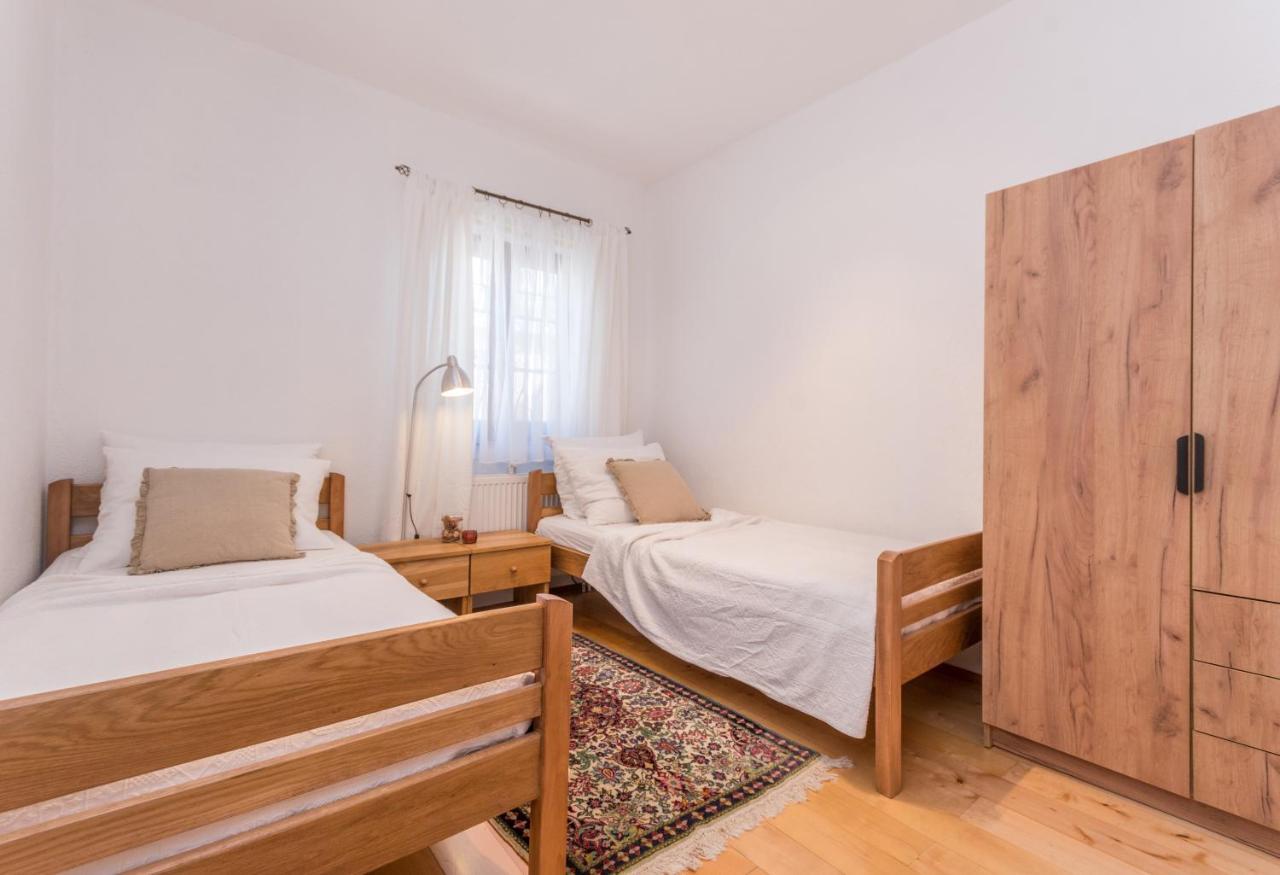 Mustel Travel Apartments スヴェティ・ペタル エクステリア 写真