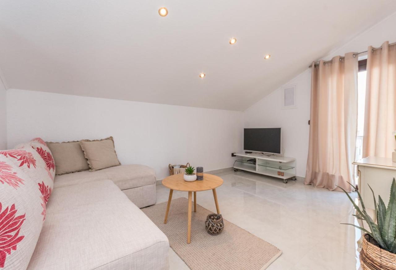 Mustel Travel Apartments スヴェティ・ペタル エクステリア 写真
